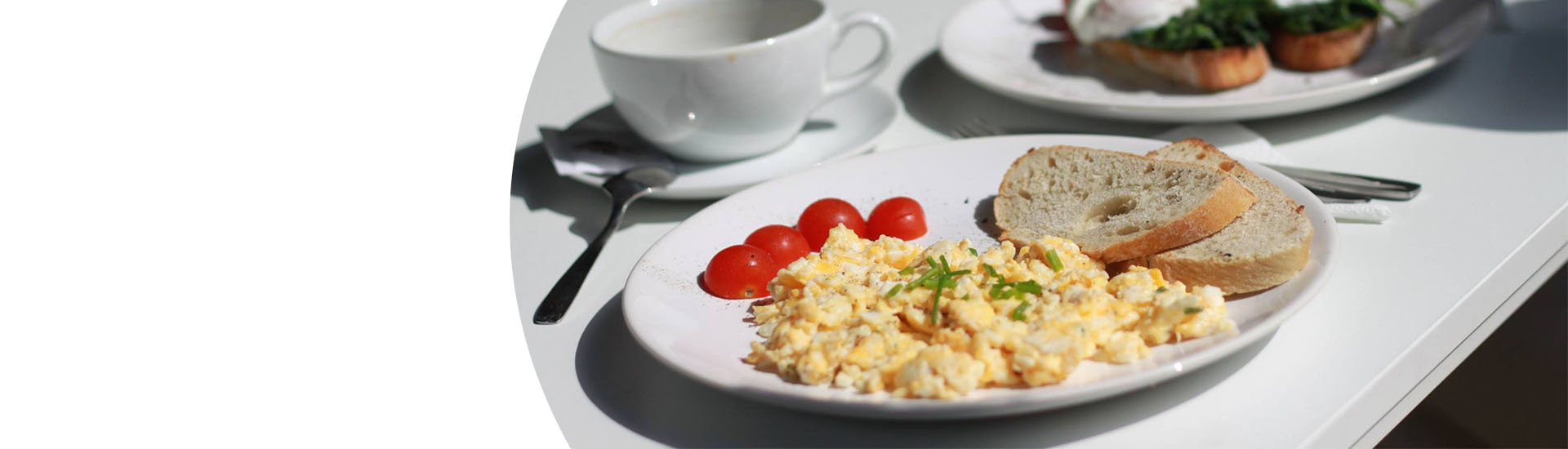 Livraison de repas, assiette livrée à domicile par l'ADMR